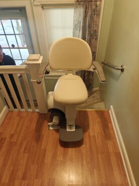 Flow X curved stair lift installed in Milwaukee, WI
